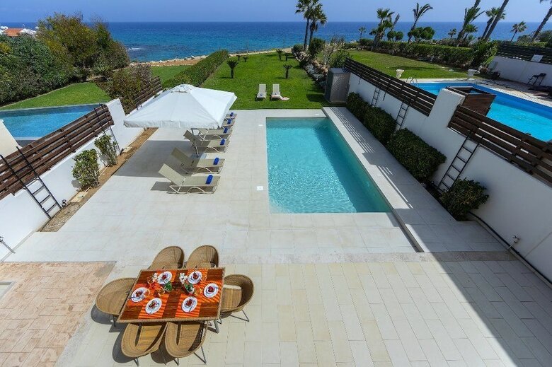 Protaras Beachfront Villa Pietra