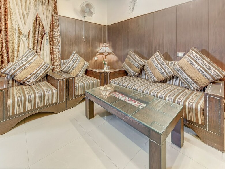 Oyo 27999 Hotel Deep