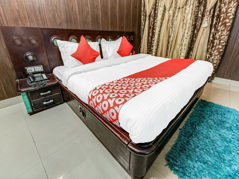 Oyo 27999 Hotel Deep