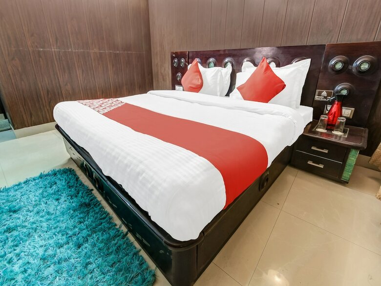 Oyo 27999 Hotel Deep