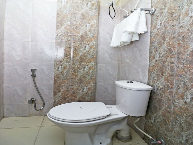 Oyo 27999 Hotel Deep