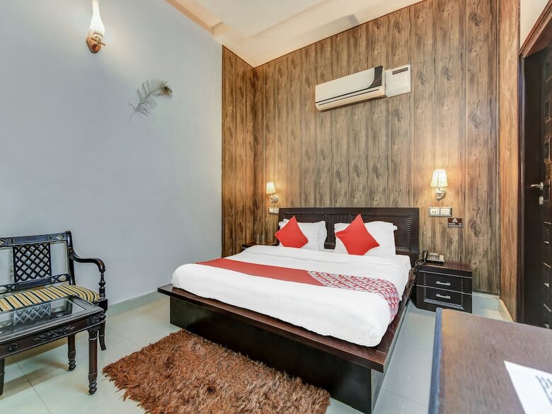 Oyo 27999 Hotel Deep