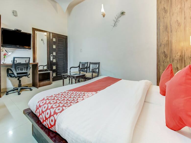 Oyo 27999 Hotel Deep