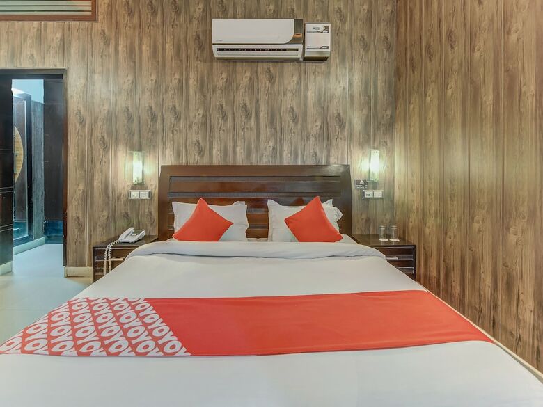 Oyo 27999 Hotel Deep