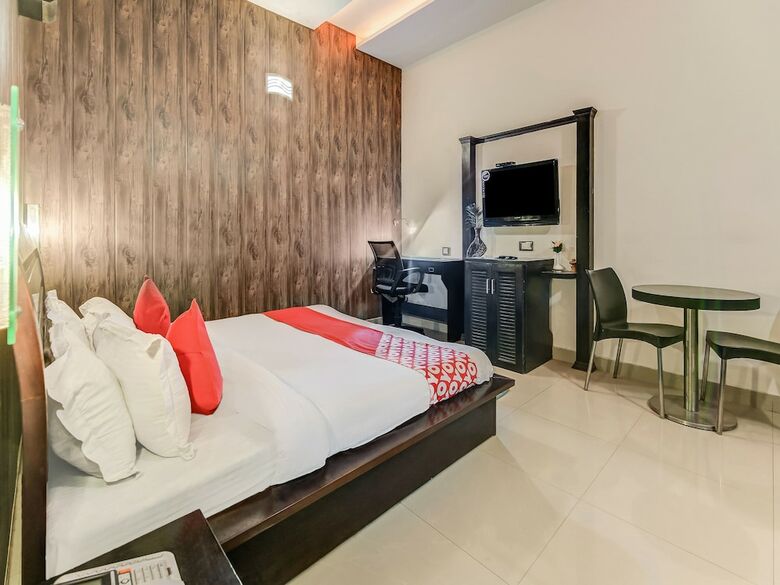 Oyo 27999 Hotel Deep
