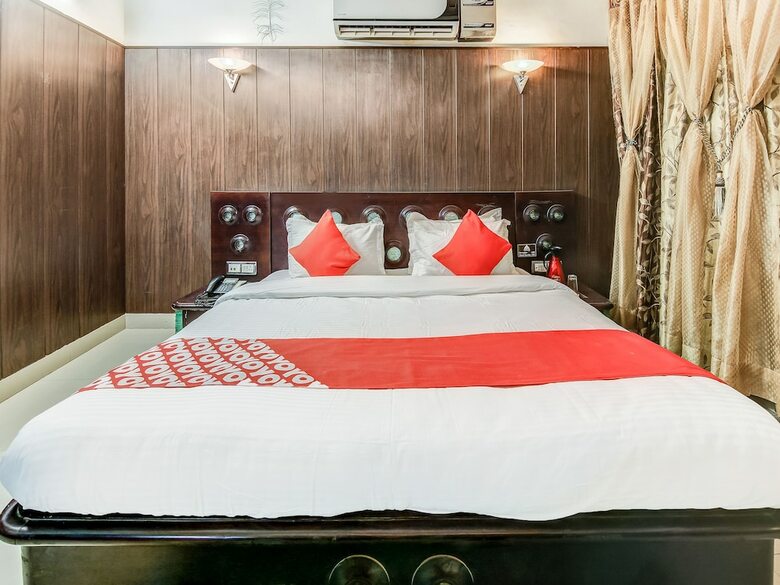 Oyo 27999 Hotel Deep