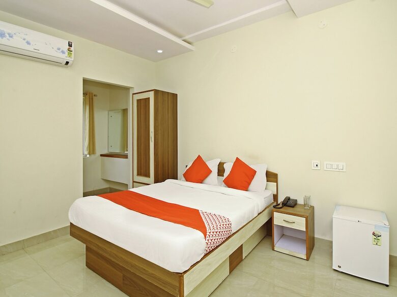 Hotel Oyo 28679 Sri Lakshmi Deluxe