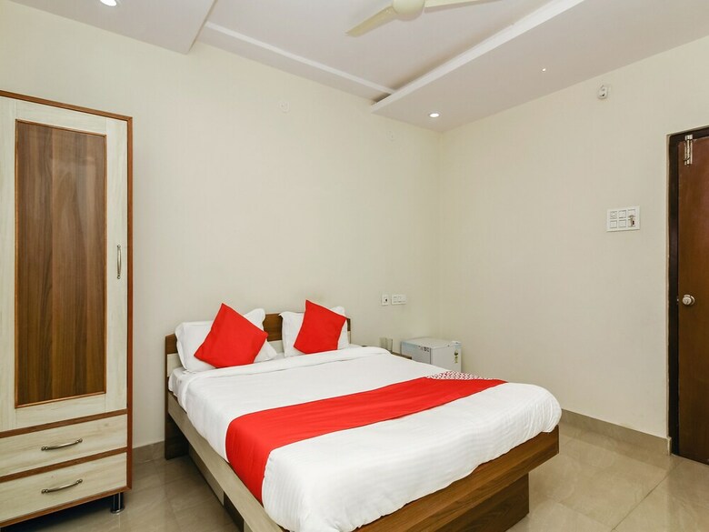 Hotel Oyo 28679 Sri Lakshmi Deluxe