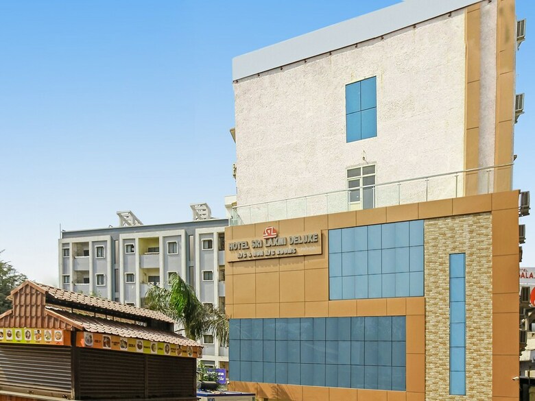 Hotel Oyo 28679 Sri Lakshmi Deluxe