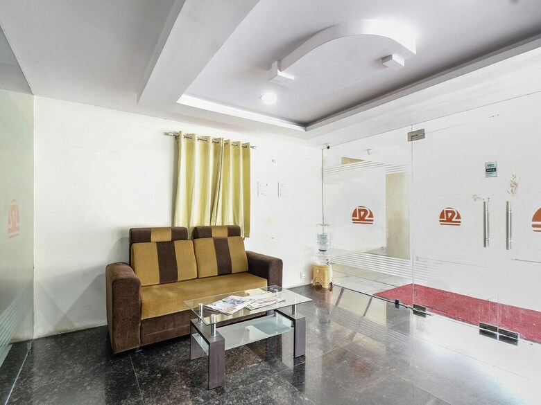 Hotel Oyo 28679 Sri Lakshmi Deluxe