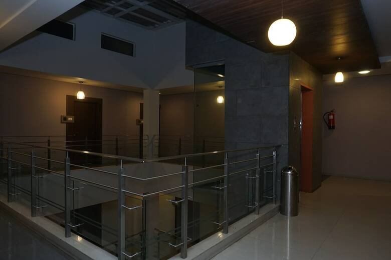Capital O 28762 Skylark Business Hotel