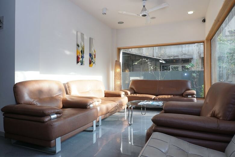 Capital O 28762 Skylark Business Hotel