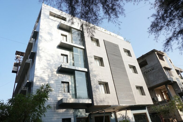 Capital O 28762 Skylark Business Hotel