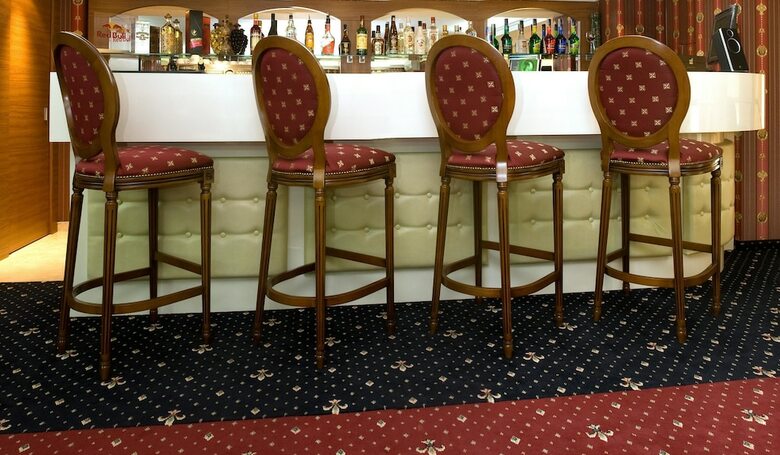 Manhattan Hotel & Restaurant