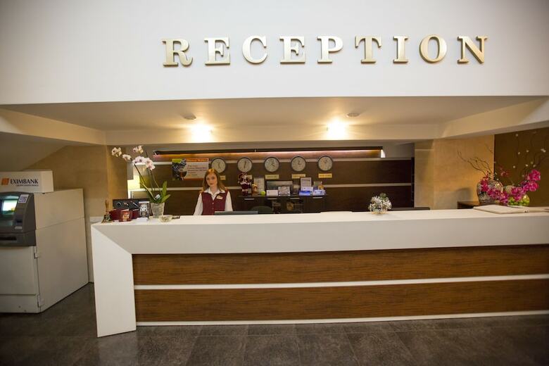 Manhattan Hotel & Restaurant