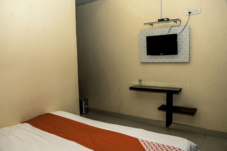 Oyo 23178 Hotel Raj Mandir