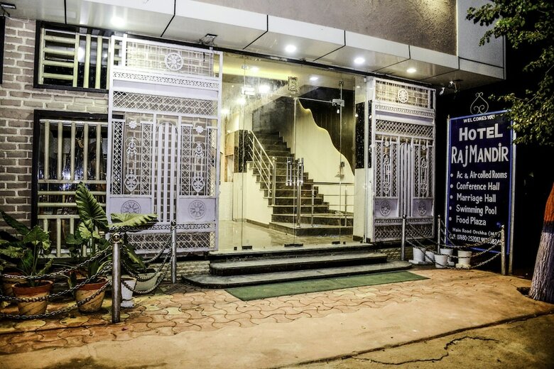 Oyo 23178 Hotel Raj Mandir