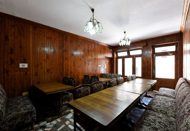Oyo 7766 Hotel Thakur