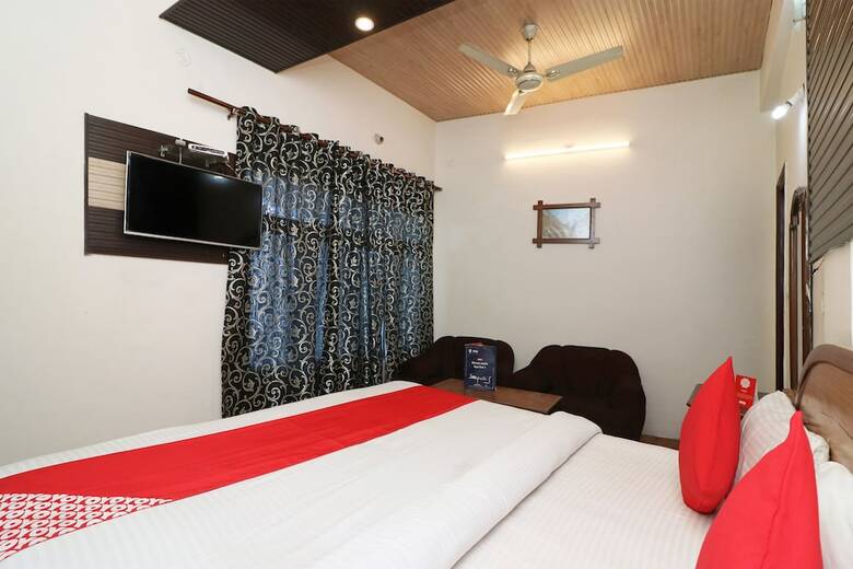 Hotel Oyo 19947 Akanksha Anand Plaza