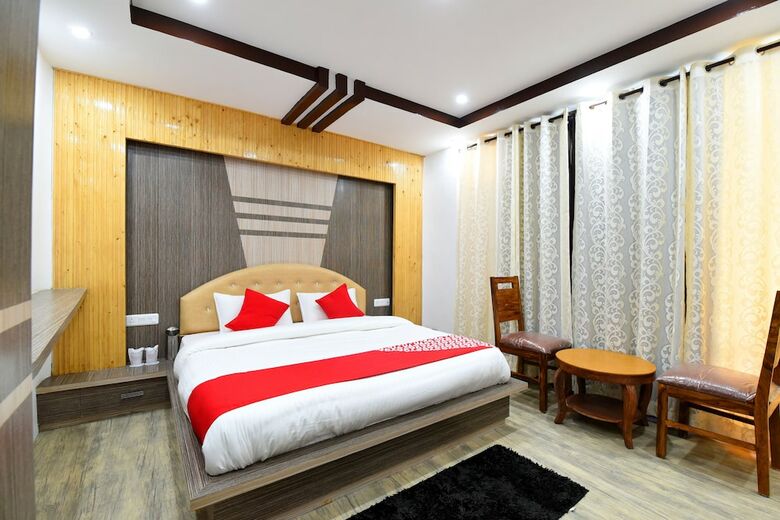 Oyo 14177 Hotel Hhh