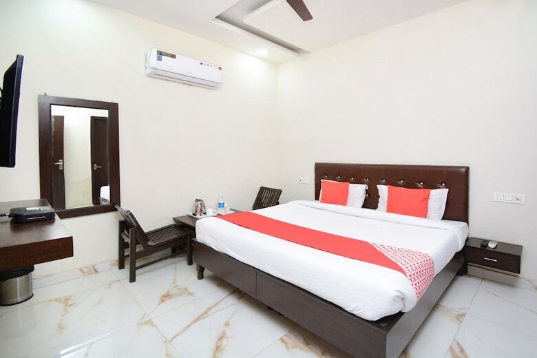 Oyo 28282 Hotel J J Crown