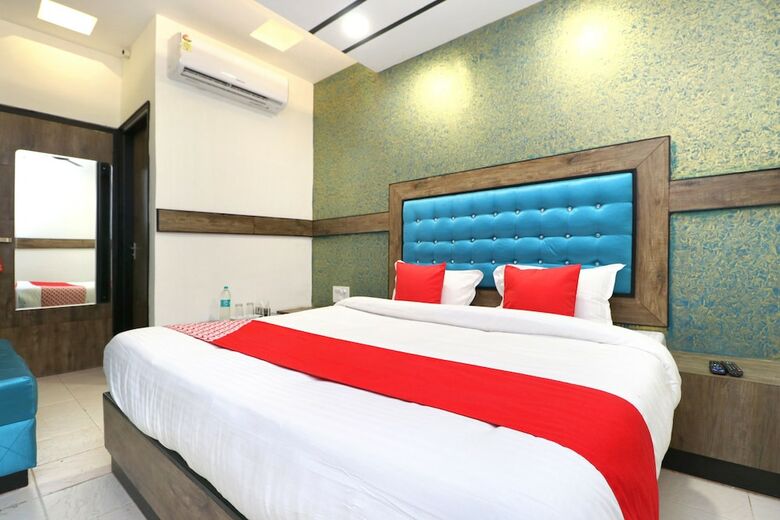Oyo 27972 Hotel Pakeeza