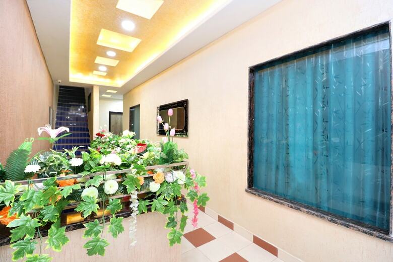 Oyo 27972 Hotel Pakeeza
