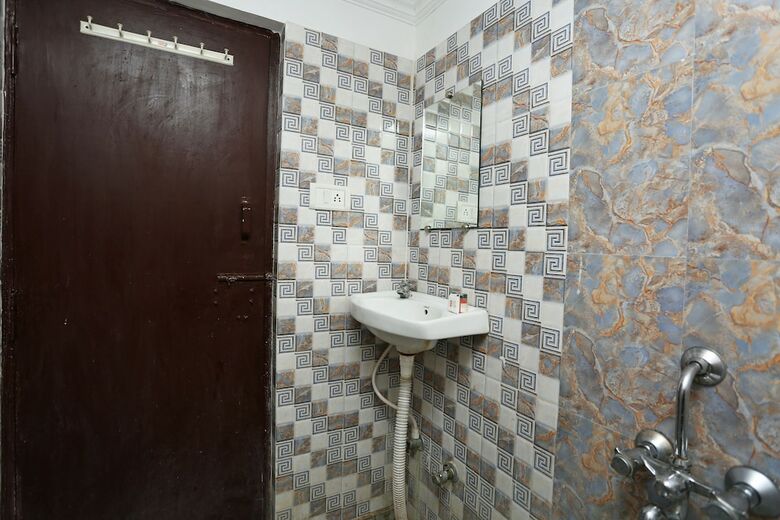 Oyo 25043 Hotel Karma