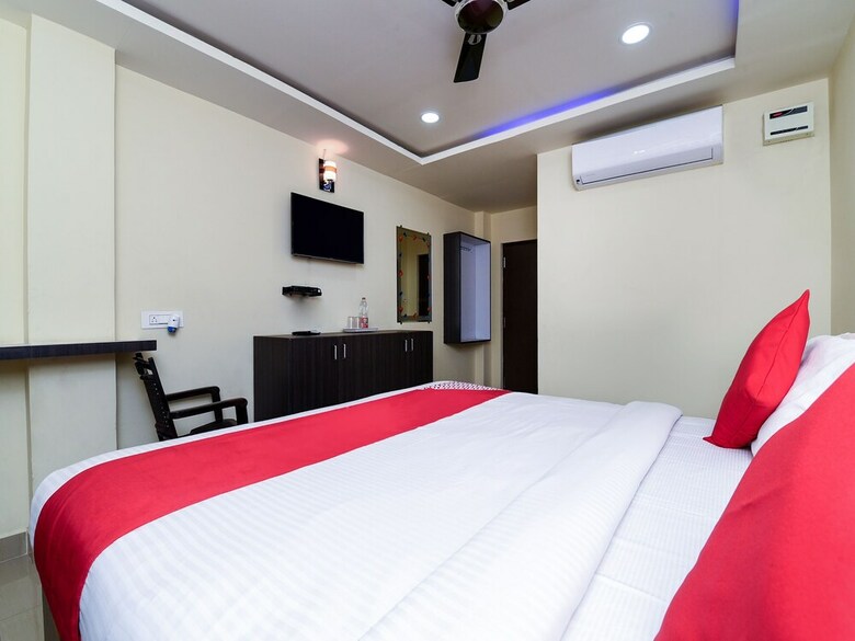 Hotel Oyo 28367 Akshaya Grand