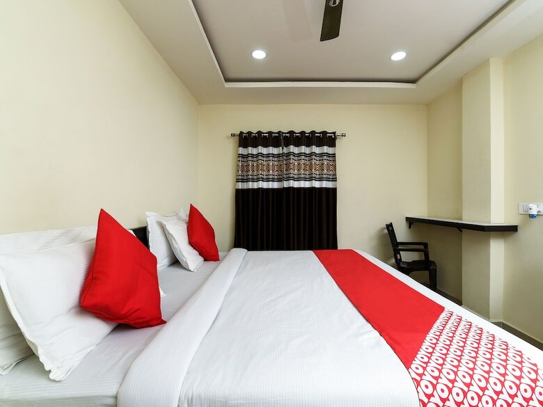 Hotel Oyo 28367 Akshaya Grand