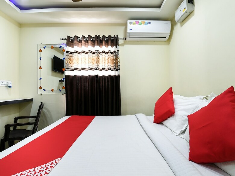 Hotel Oyo 28367 Akshaya Grand