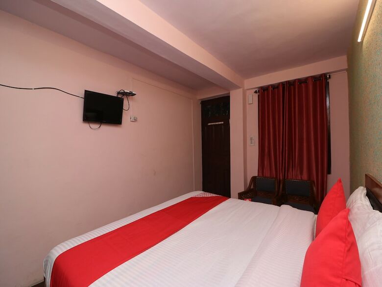 Hotel Oyo 27699 Cedar Tree