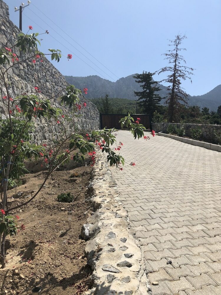 Ultra Lux Sea View Villa In Kyrenia