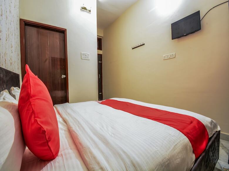 Hotel Oyo 19463 Sapphire Palace