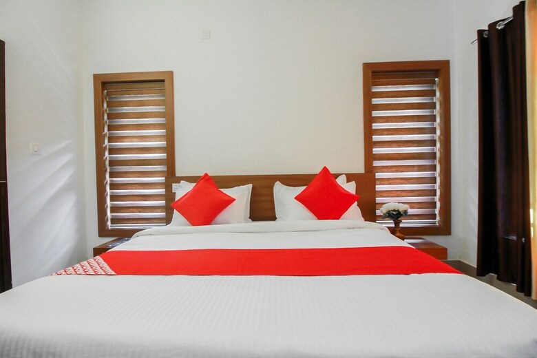 Hotel Oyo 25109 Pooppas Villas