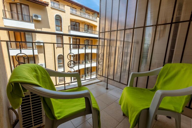 Aparthotel Studio With Kitchenette In Avalon Complex