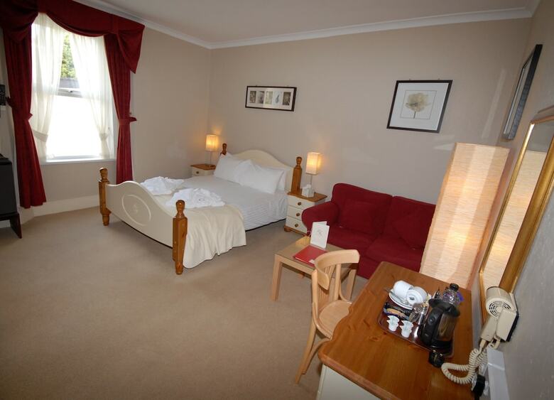 Riviera Lodge Hotel