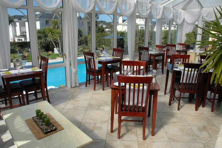 Riviera Lodge Hotel