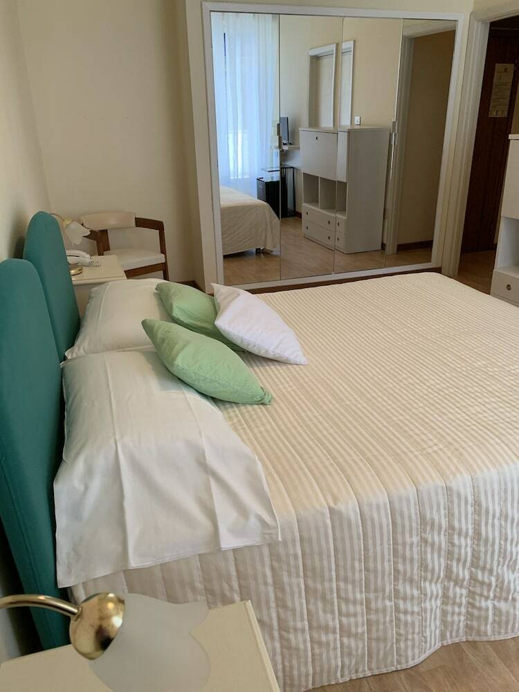 Hotel Deanna Golf