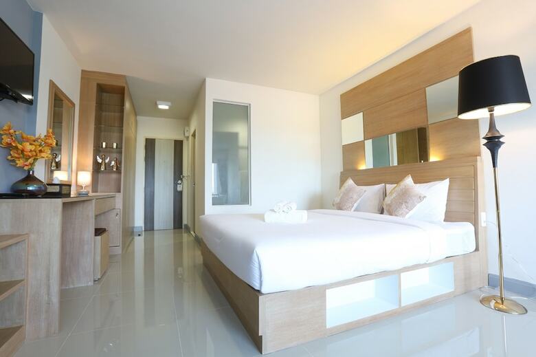 Hotel The Greenery Central Suites
