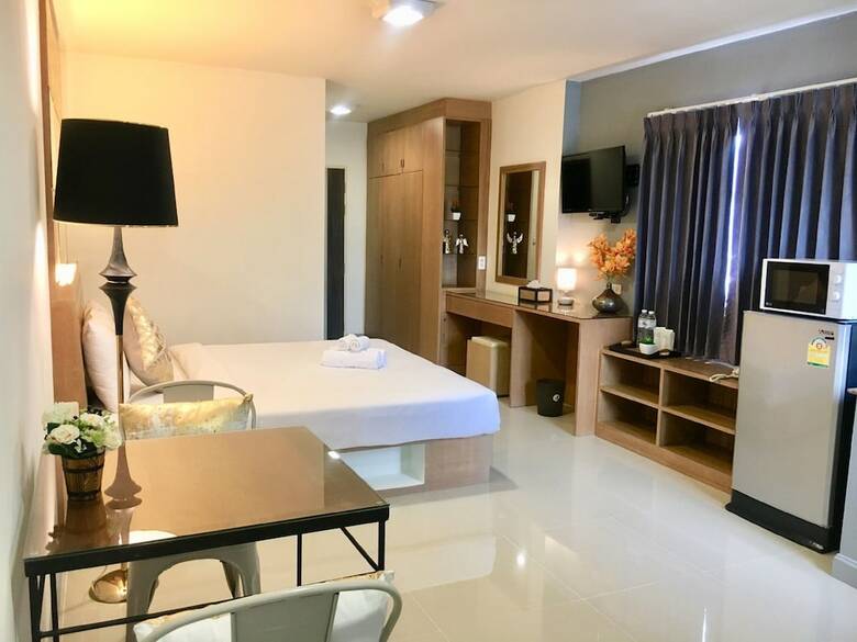 Hotel The Greenery Central Suites
