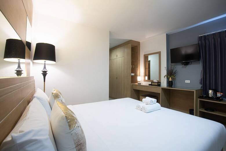 Hotel The Greenery Central Suites