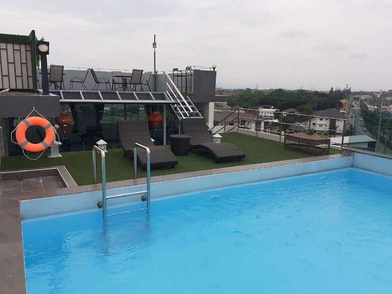 Hotel The Greenery Central Suites