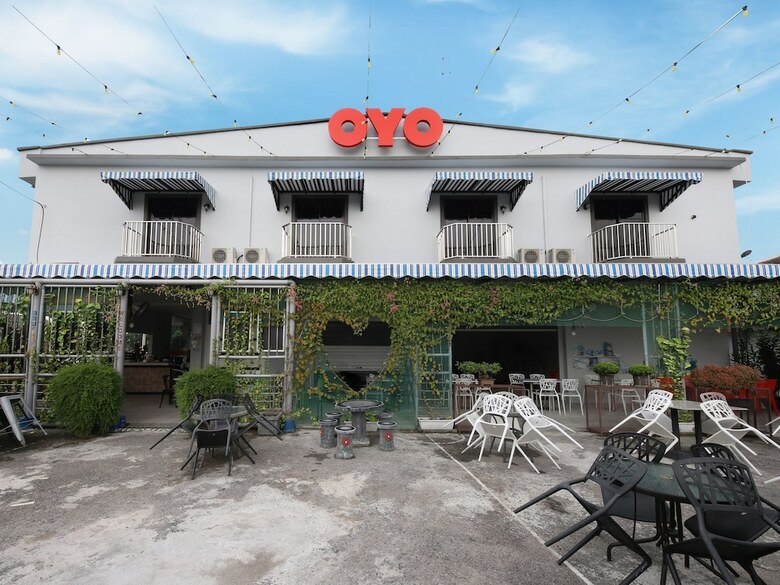 Oyo 778 Bmw 2 Hotel