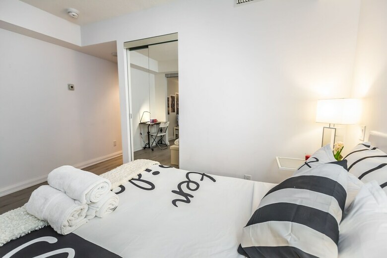 Apartamentos Executive Class, Downtown Luxury Condo @ Yorkville
