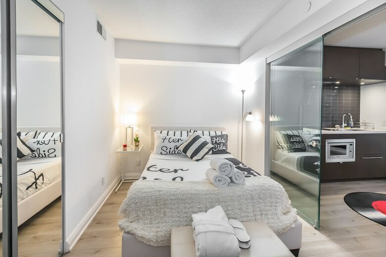 Apartamentos Executive Class, Downtown Luxury Condo @ Yorkville