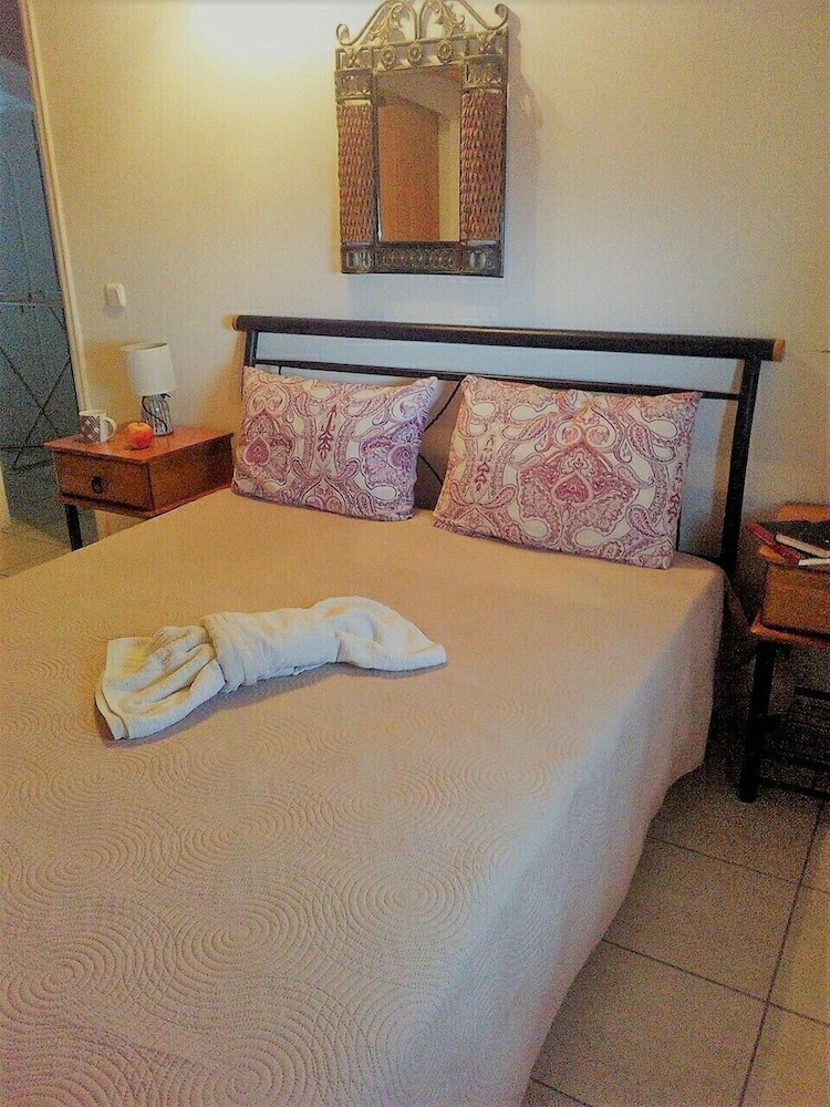 Casa de Blue Studios & Apartments