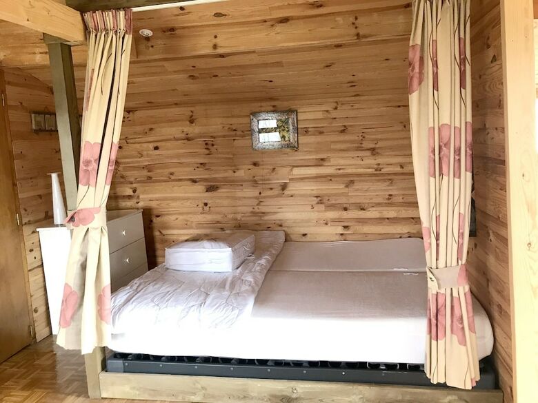 House With One Bedroom In Argences-en-aubrac, With Pool Access