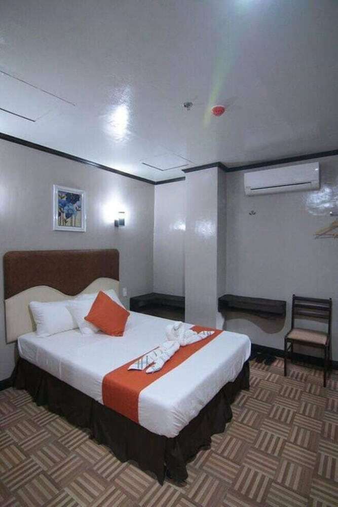 Hotel 7 Meadows Inn