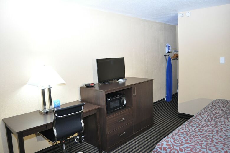 Evergreen Hotel & Suites
